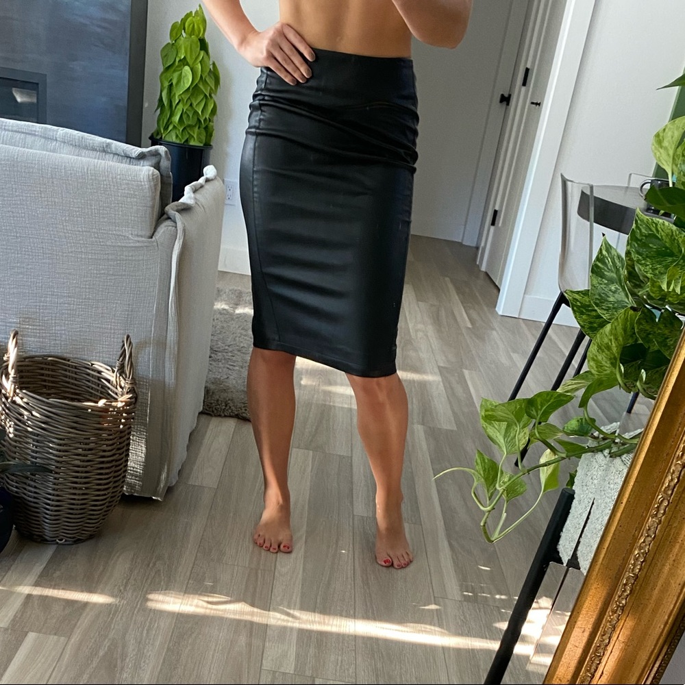 Romeo + Juliet / S / Vegan leather pencil skirt! / SO SEXY!